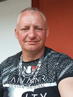Imi, 50 �ves t�rskeres� f�rfi, Karcag