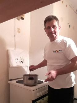 L�szl�, 62 �ves t�rskeres� f�rfi, �rpatak