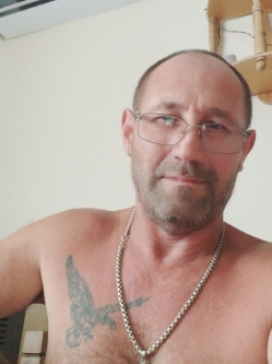 Istv�n, 55 �ves t�rskeres� f�rfi, Szederk�ny