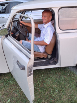 �kos, 51 �ves t�rskeres� f�rfi, Bajna