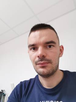 Zoli, 36 �ves t�rskeres� f�rfi, Bonyh�d