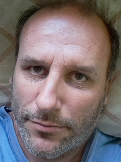 J�zsef, 47 �ves t�rskeres� f�rfi, Fels�ny�k