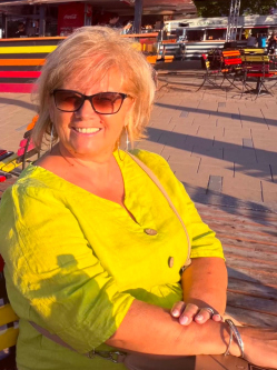 Piroska, 57 �ves t�rskeres� n�, Miskolc