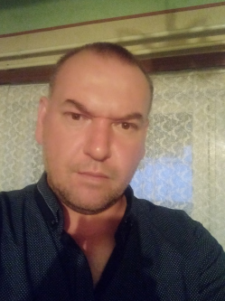 Bandi, 42 �ves t�rskeres� f�rfi, Kisk�r�s