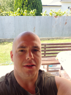 Krisztian, 35 �ves t�rskeres� f�rfi, Nagyszombat