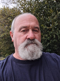 Tibor, 68 �ves t�rskeres� f�rfi, Budapest