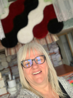 Ilona, 63 �ves t�rskeres� n�, Ny�rb�tor