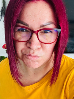 Dina, 50 �ves t�rskeres� n�, Duna�jv�ros