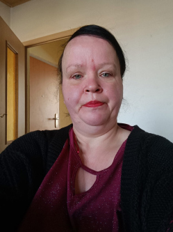J�lia, 63 �ves t�rskeres� n�, Cs�fordj�nosfa