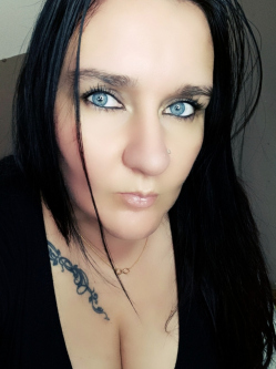 Era, 43 �ves t�rskeres� n�, Bajororsz�g