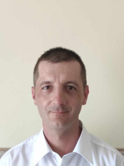 Csabi, 44 �ves t�rskeres� f�rfi, Salg�tarj�n