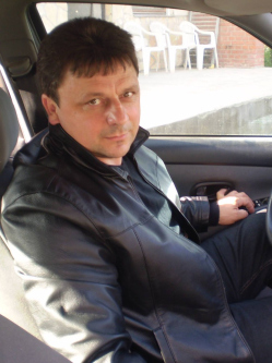 Zolt�n, 50 �ves t�rskeres� f�rfi, J�szd�zsa