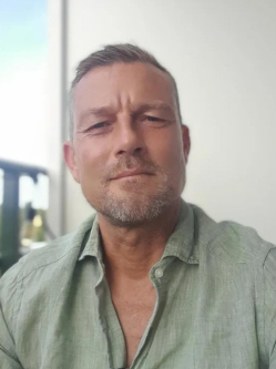 Ferenc, 51 �ves t�rskeres� f�rfi, Szeksz�rd