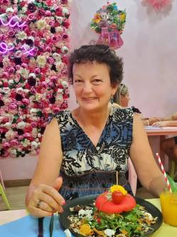 Edit, 63 �ves t�rskeres� n�, Kov�szna
