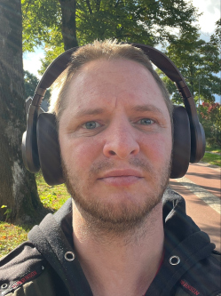 Andras, 40 �ves t�rskeres� f�rfi, �szak-Brabant (Noord-Brabant)