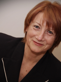 Zsuzsa, 79 �ves t�rskeres� n�, Kisecset