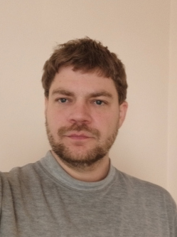 Zoli, 42 �ves t�rskeres� f�rfi, Csopak