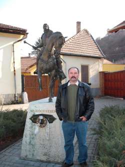 Feri, 63 �ves t�rskeres� f�rfi, T�gl�s