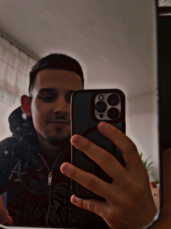 Attila, 21 �ves t�rskeres� f�rfi, Eger
