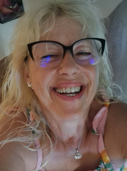 Gabi, 59 �ves t�rskeres� n�, Budapest