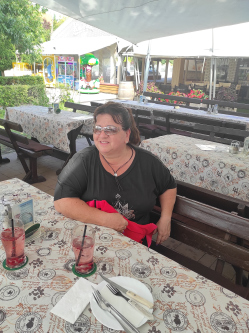 �vi, 57 �ves t�rskeres� n�, Szigetszentmikl�s