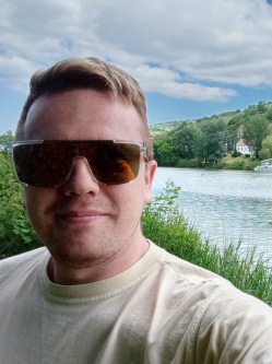 Roland, 29 �ves t�rskeres� f�rfi, B�torliget