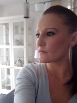 Csilla, 28 �ves t�rskeres� n�, Ny�regyh�za