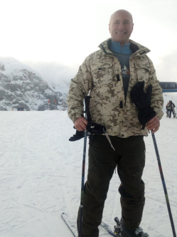 Rudi, 63 �ves t�rskeres� f�rfi, Kaj�sz�