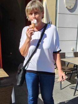 Erzs�bet, 60 �ves t�rskeres� n�, G�d�ll�