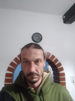 Tibi, 44 �ves t�rskeres� f�rfi, J�szlad�ny