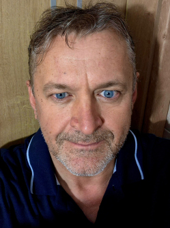 Tibor, 51 �ves t�rskeres� f�rfi, P�pa