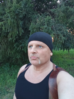 Gy�z�, 55 �ves t�rskeres� f�rfi, Sz�kesfeh�rv�r