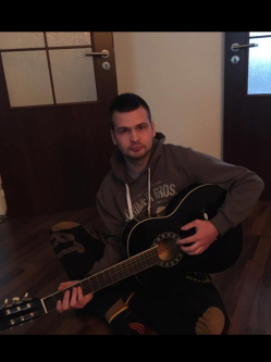Erik, 31 �ves t�rskeres� f�rfi, Tatab�nya