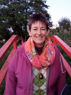 Emese, 56 �ves t�rskeres� n�, Brass�