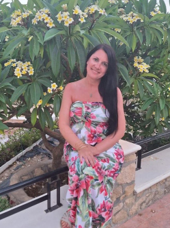 Gr�ti, 43 �ves t�rskeres� n�, Budapest