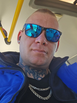 Gabor, 32 �ves t�rskeres� f�rfi, P�tf�rd�