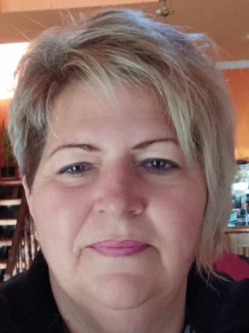 Ildik�, 61 �ves t�rskeres� n�, Kis�jsz�ll�s