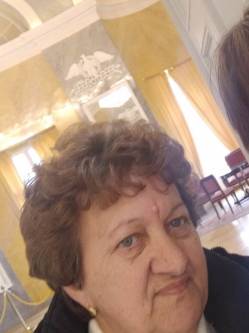 Katalin, 72 �ves t�rskeres� n�, Paks