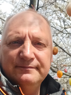 Mih�ly, 53 �ves t�rskeres� f�rfi, T�tkoml�s