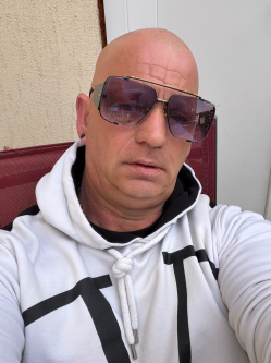 Imre, 51 �ves t�rskeres� f�rfi, Oroszl�ny