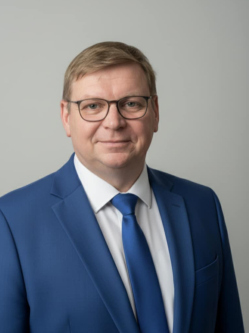 Attila, 57 �ves t�rskeres� f�rfi, Moh�cs