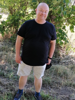Csabi, 55 �ves t�rskeres� f�rfi, Salg�tarj�n