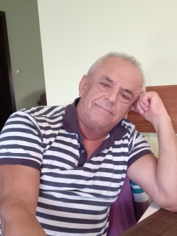 L�szl�, 77 �ves t�rskeres� f�rfi, Nagyk�r�s