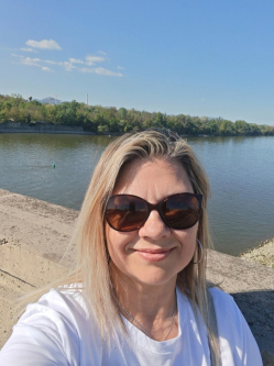 Anik�, 49 �ves t�rskeres� n�, Kiskunhalas