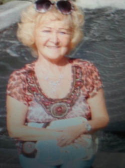M�ria, 76 �ves t�rskeres� n�, Duna�jv�ros