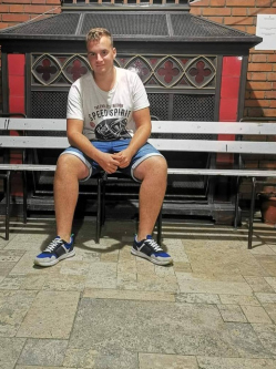 Patrik, 26 �ves t�rskeres� f�rfi, Gy�r