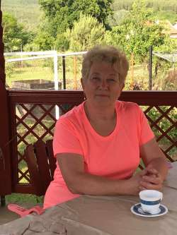 Gina, 63 �ves t�rskeres� n�, V�c