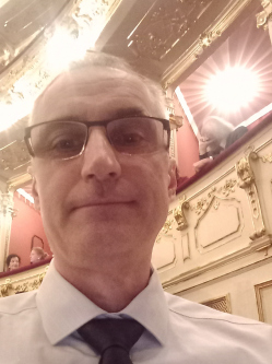 Attila, 55 �ves t�rskeres� f�rfi, B�ly