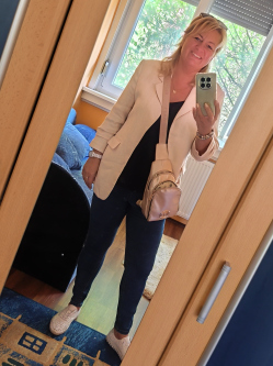 Erika, 49 �ves t�rskeres� n�, Budapest