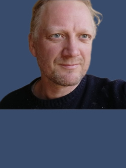 Bernhard, 49 �ves t�rskeres� f�rfi, Gy�rv�r